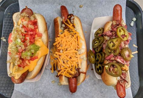 Pink's Hot Dogs .